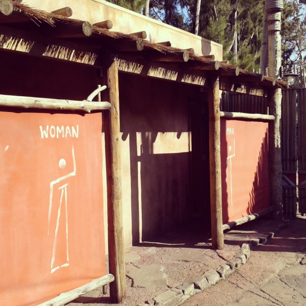 Auckland Zoo, toilet exterior decorated